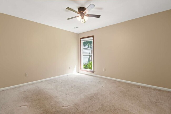Building Photo - 617 Longleaf Rd