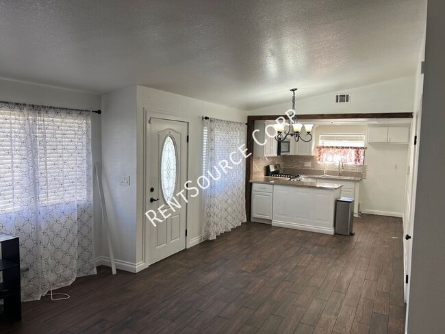 Building Photo - 3 Bedroom Single Story Home For Rent in La...