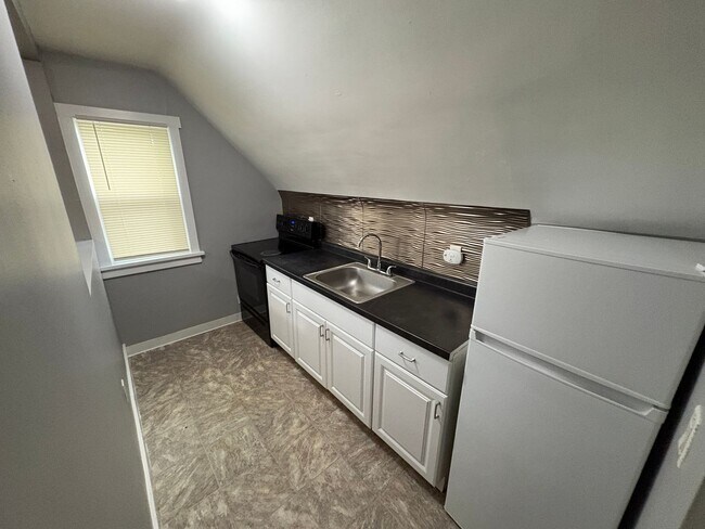 Building Photo - 2800 R St