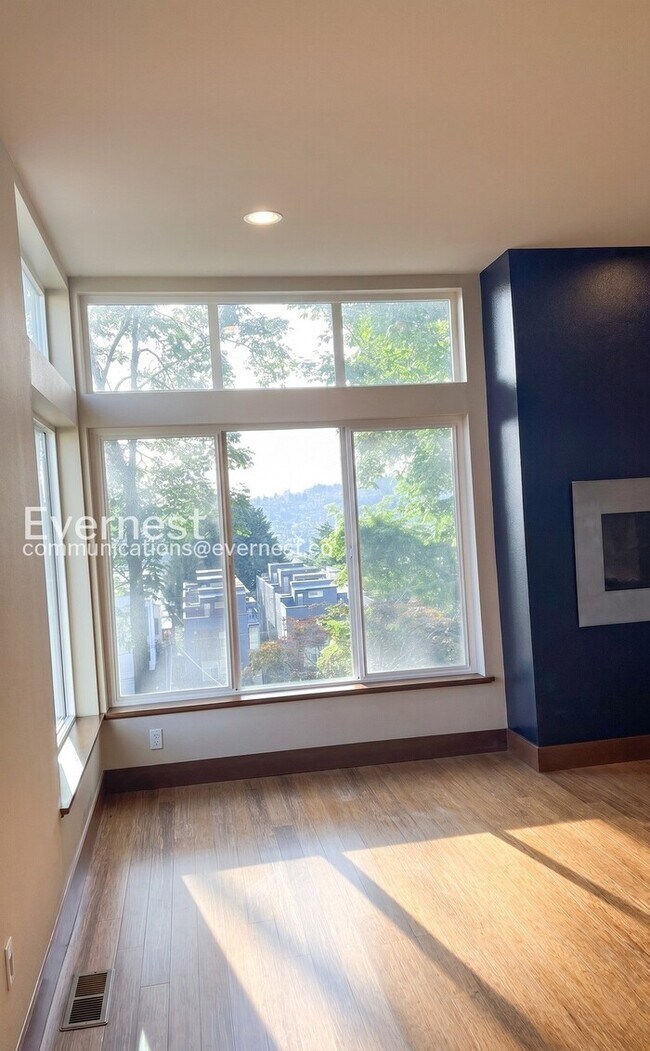 Building Photo - PROMO: Get 50% Off the First Full Month’s Rent when you Move In by 8/15/2026!/3-Bed/2.5-Bath Mode...