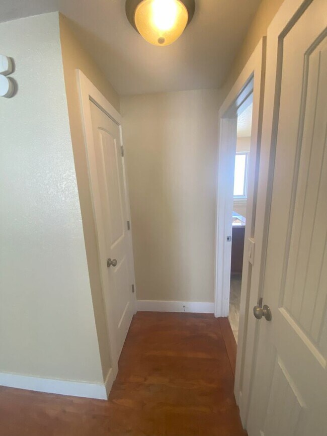 Building Photo - Girgis Duplex