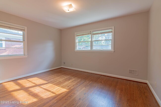 Building Photo - 3311 Dogwood Dr