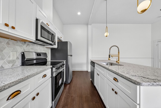 Building Photo - 2807 Beacon Ave