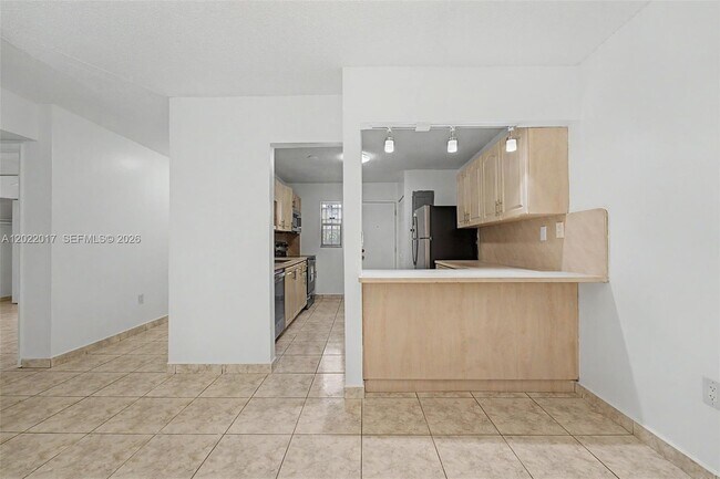 Building Photo - 1950 W 54th St