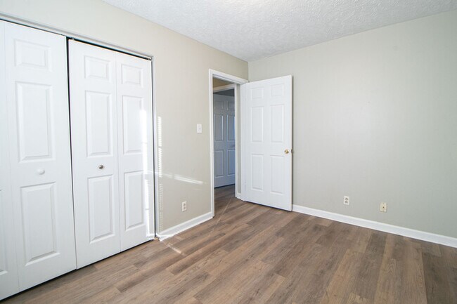 Building Photo - 670 Artic Ave