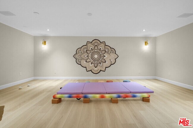 Building Photo - 23255 Mariposa De Oro St