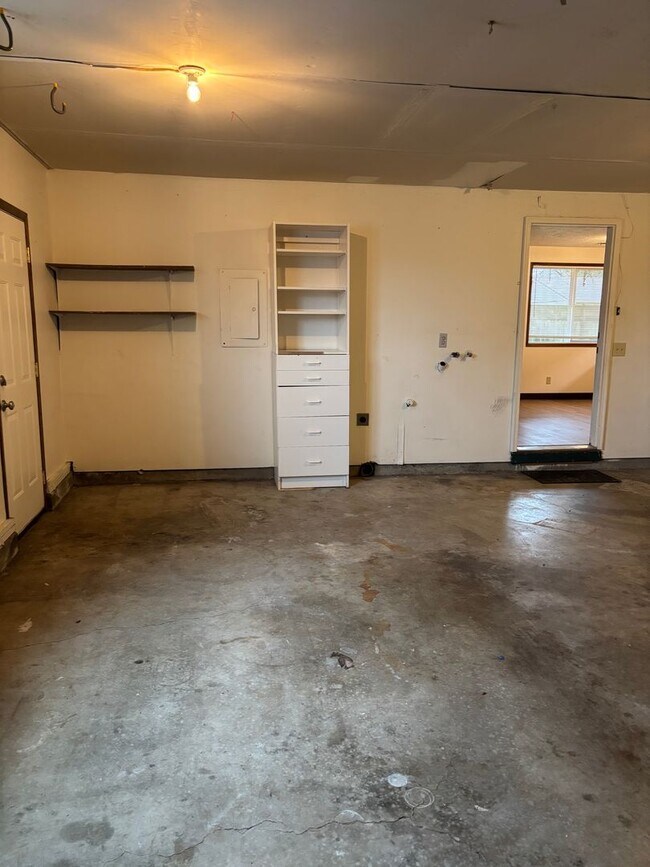 Building Photo - Charming 3-Bedroom 2 Bath Home in SE Salem