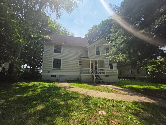 Building Photo - 242 W Highland Ave