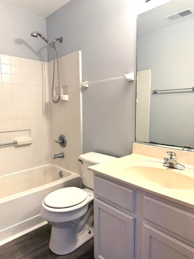 Building Photo - 2208 Rebecca Cir