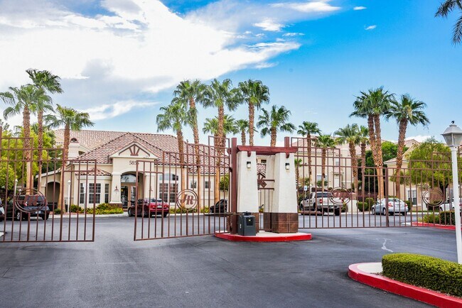 Building Photo - Beautiful 2 bedroom condo-North Las Vegas