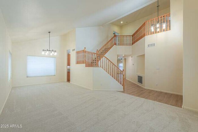 Building Photo - Stunning Cobble Creek II home with pool an...