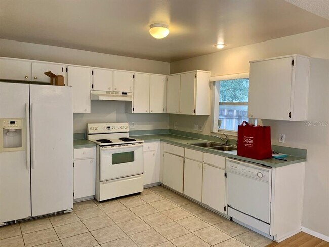 Building Photo - 1635 Callie Ct