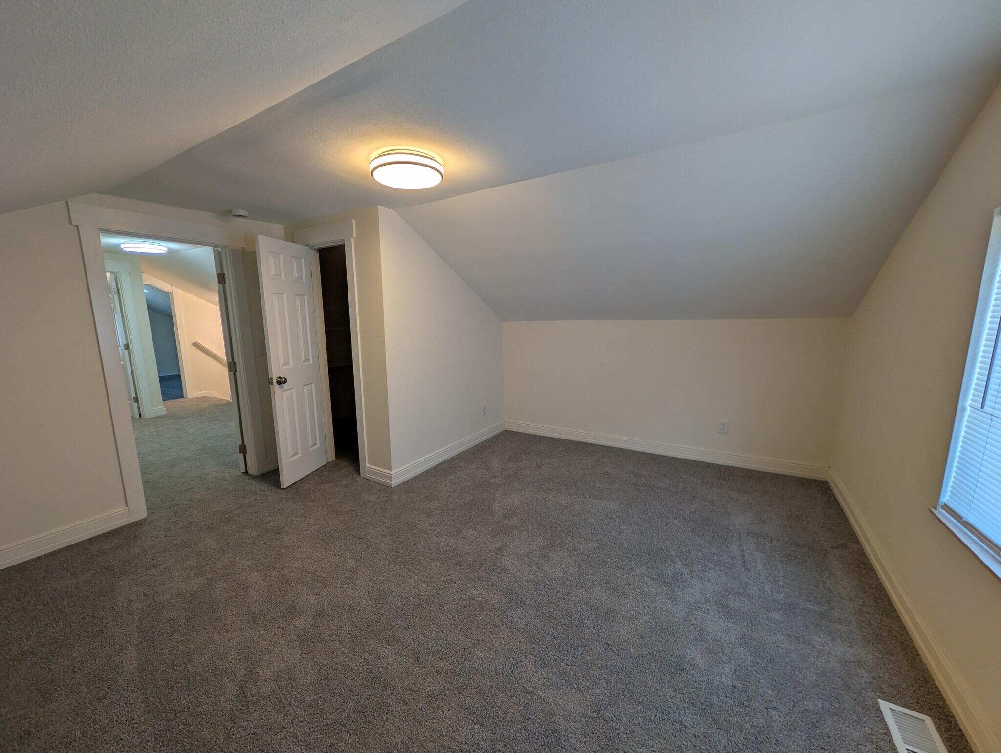 Building Photo - 3603 Sunnyview Rd NE