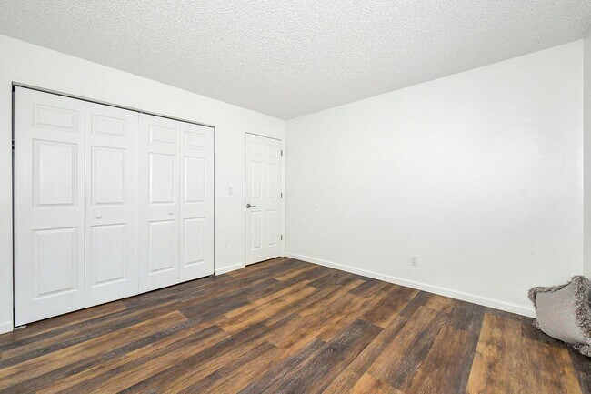 Building Photo - 6702 Dublin Loop W