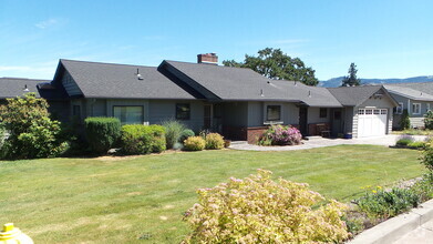 Building Photo - Furnished 4BR Home for Rent in Hood River