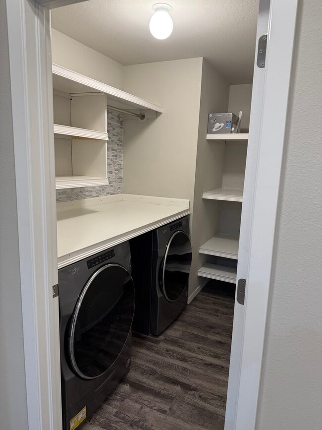 Building Photo - 1232 E Toledo St