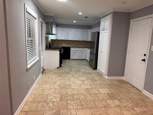 Building Photo - 10710 Chimney Rock Rd