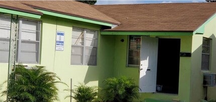 Building Photo - 143 W 17th St