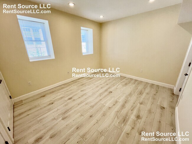 Building Photo - 612 Main St