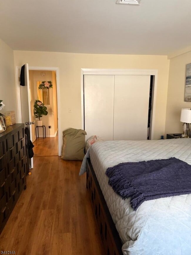 Building Photo - 43 Chestnut St