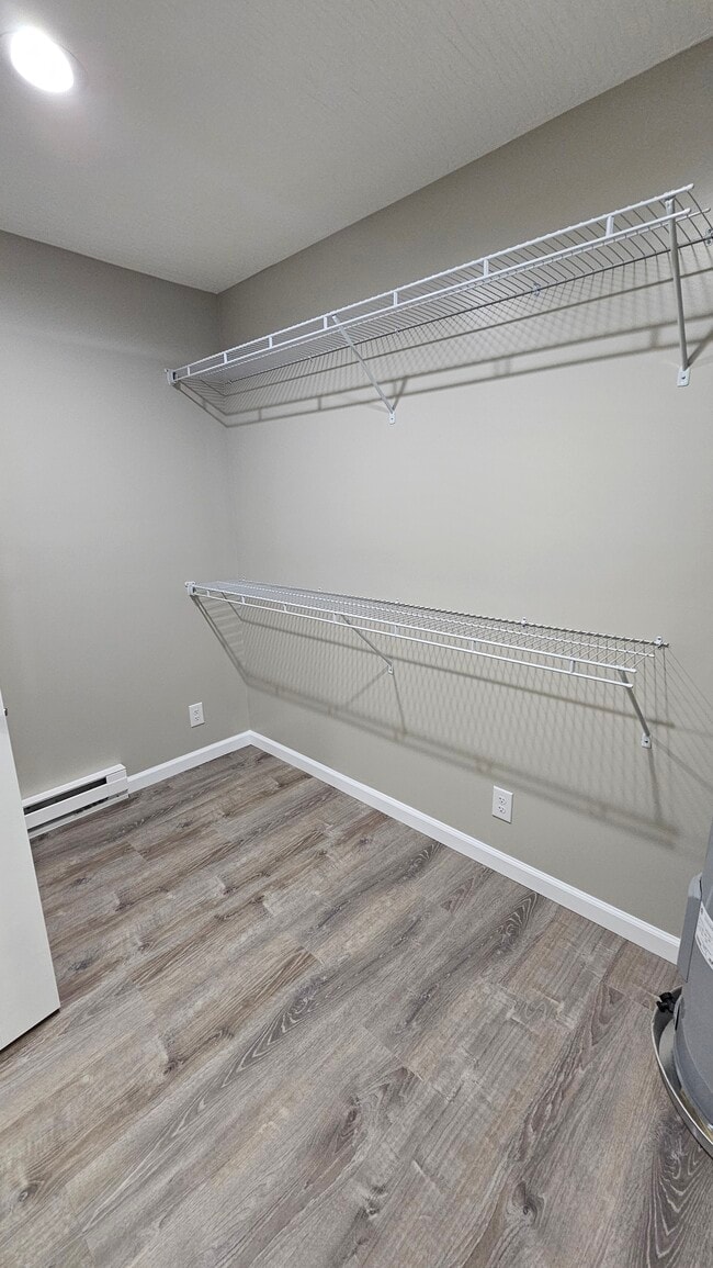 Building Photo - 715 W 8th St