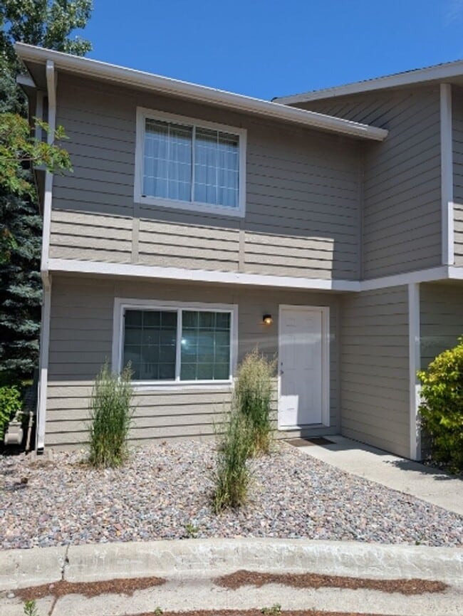 Building Photo - Charming Townhome with Garage in Quiet Missoula Neighborhood