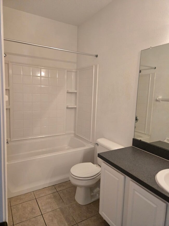 Building Photo - 2 bedroom 2.5 bath townhome