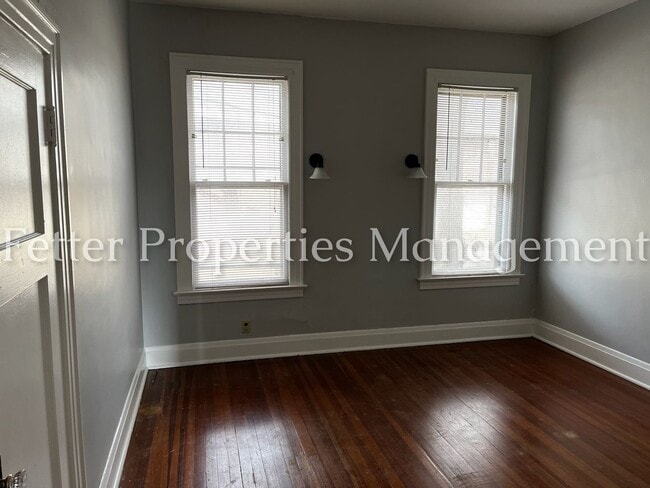 Building Photo - Large North Side Home