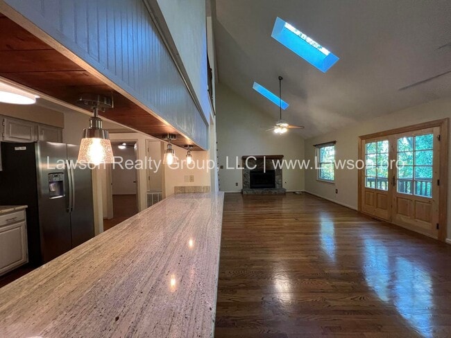 Building Photo - Nature Lover's Paradise-Easy Access to Vin...