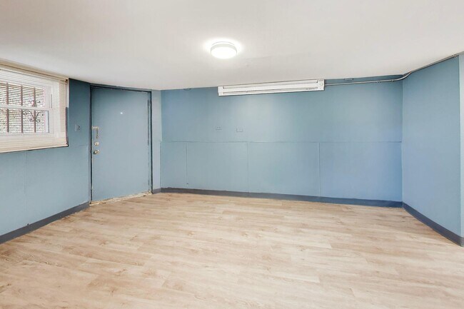 Building Photo - 2206 N Kostner Ave