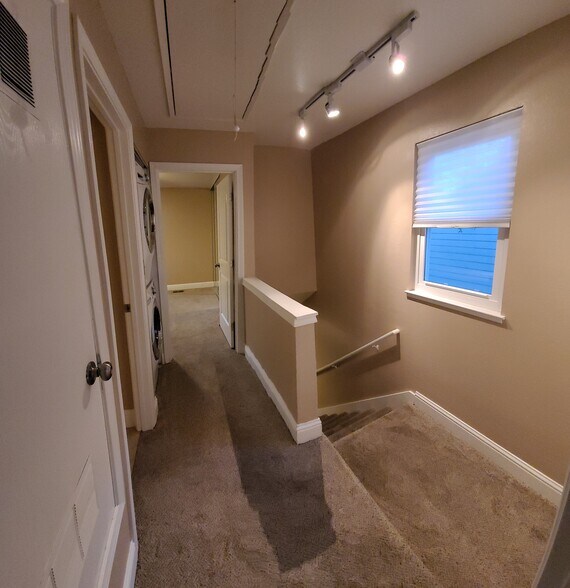 Building Photo - 788 Center Ave