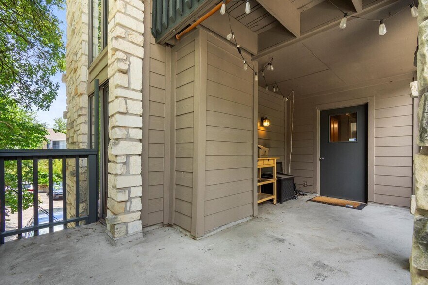 Building Photo - 3627 Menchaca Rd