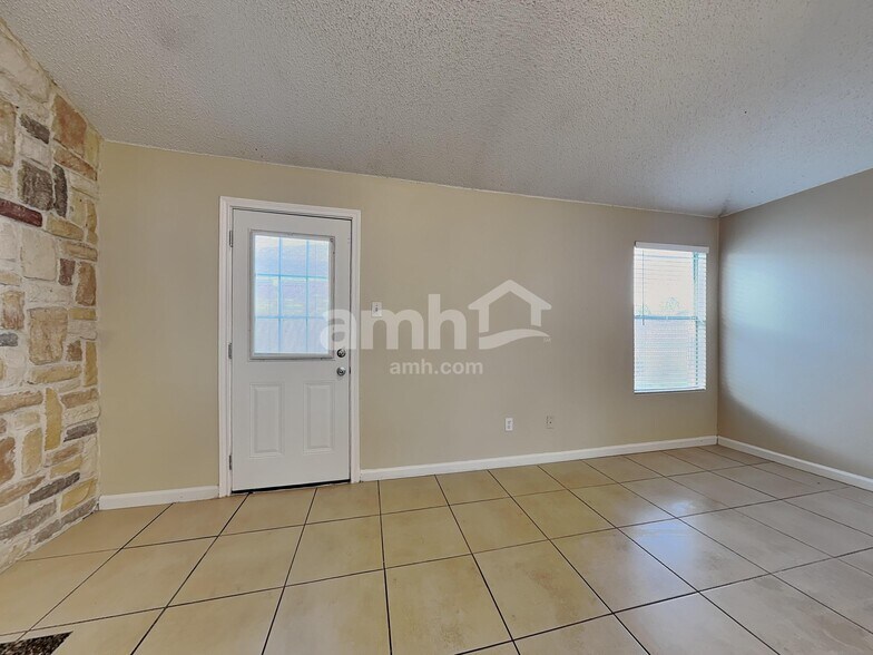 Building Photo - 800 Castlewick Ct