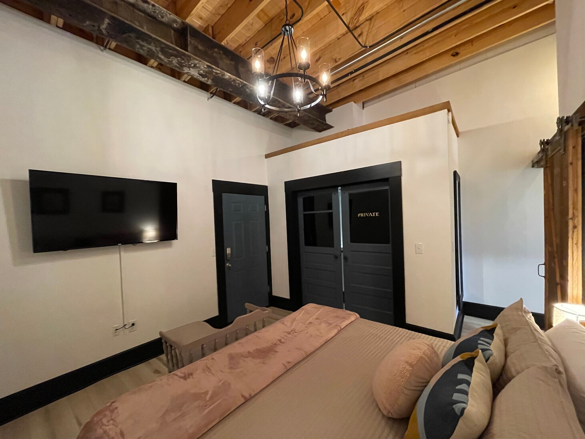 Building Photo - 719 S. Baker St.