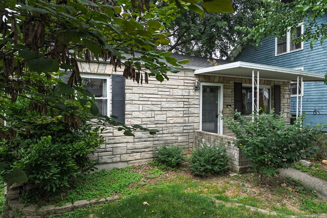 Building Photo - 13 Anthony Ln