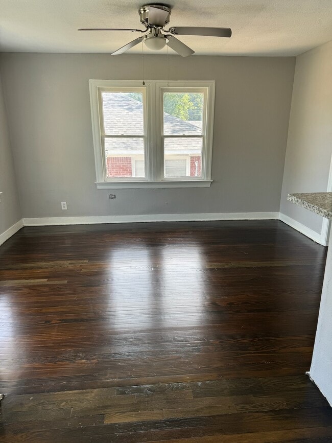 Building Photo - 136-132 Glendale St