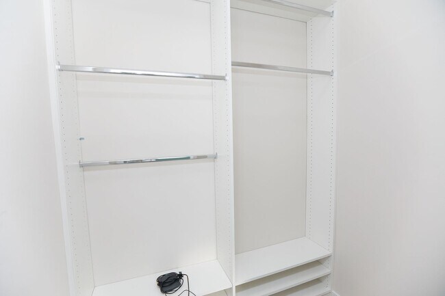 Building Photo - Downtown Norfolk Condo