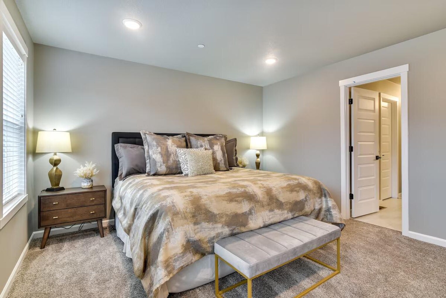 Building Photo - 6816 NE 131st Way