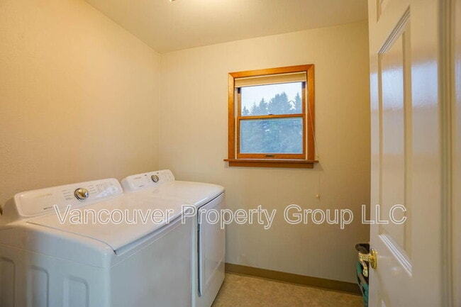 Building Photo - 745 S 21st Pl