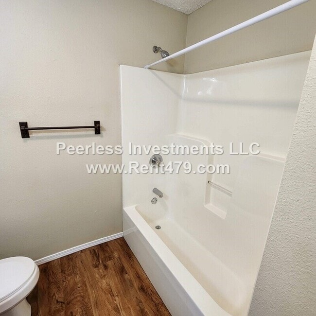 Building Photo - 505 4th Ave SW