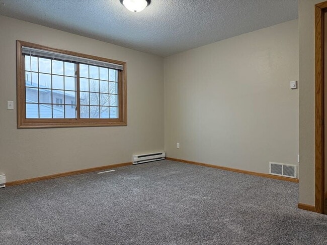 Building Photo - 2736-33 1/2 33 1/2 Ave S