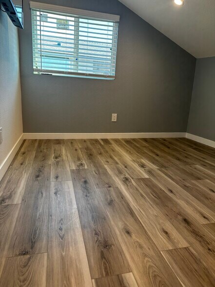 Building Photo - 517 Manzanita St