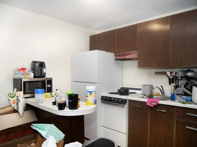 Building Photo - 1039 Commonwealth Ave