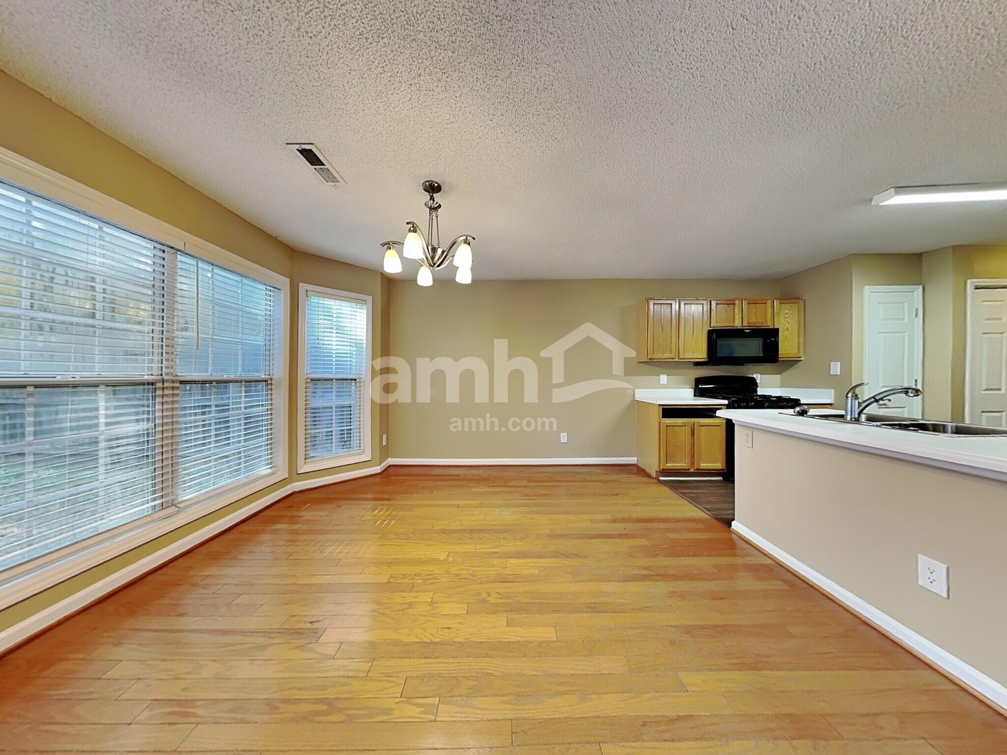 Building Photo - 4220 Lake Woodard Dr