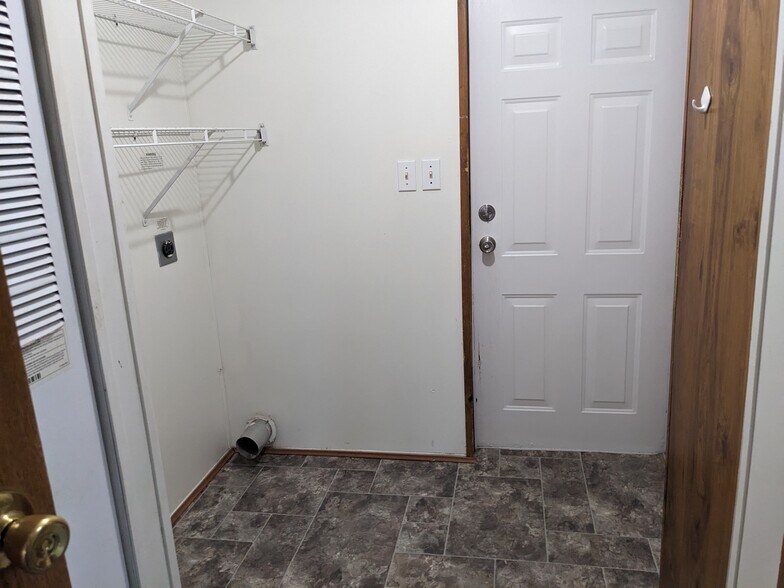 Building Photo - 2611 W Oxberry St