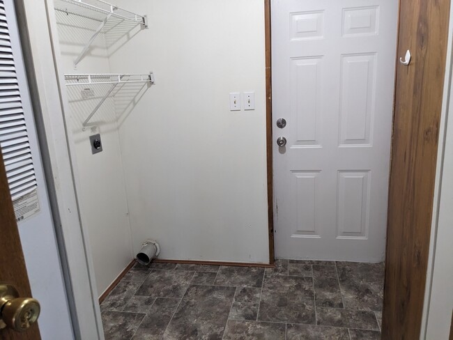 Building Photo - 2611 W Oxberry St