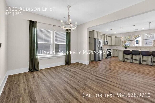 Building Photo - 1400 Addison Lk St