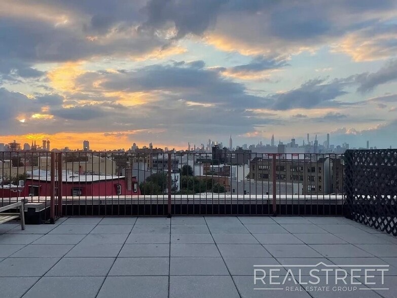 Building Photo - Modern 2-Bedroom Apartment with Private Balcony in Prime Bushwick