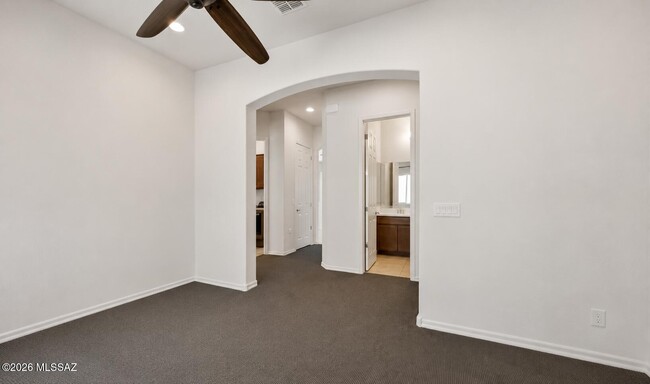 Building Photo - 719 E Danum Vly Dr
