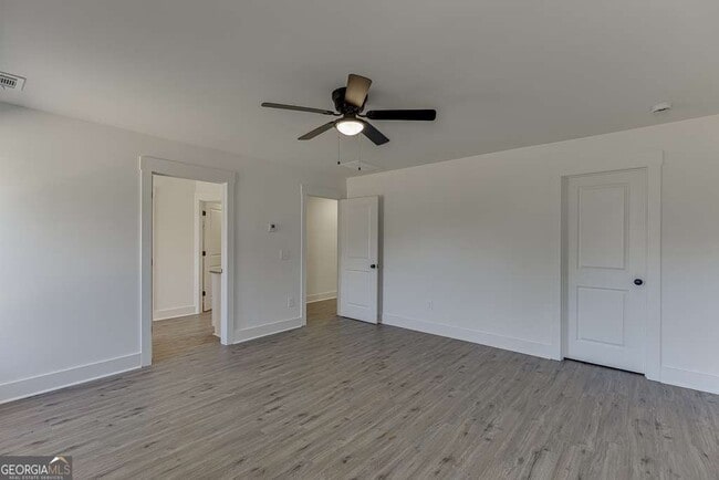 Building Photo - 569 Clayton St